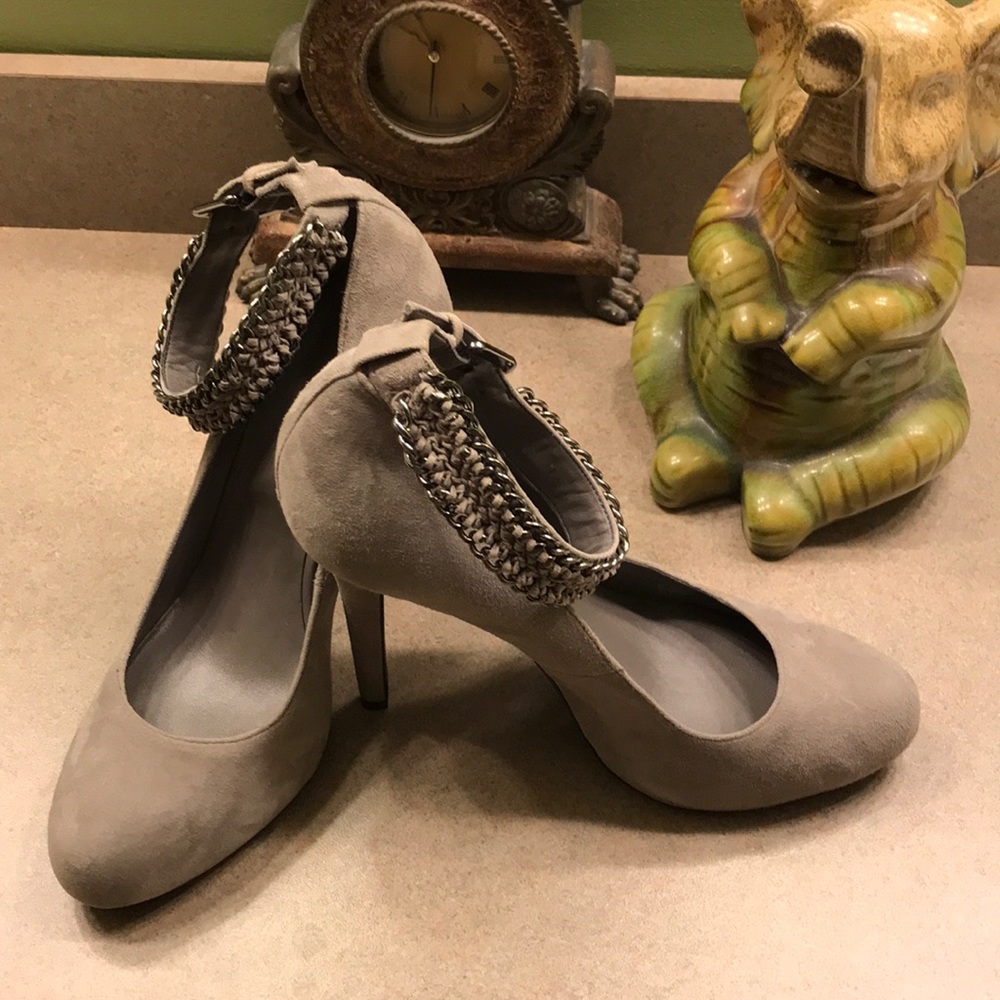 Inc size 9 heel - Picture 2 of 8